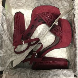 Women’s clothes, shoes & more! 😍